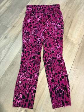Lululemon Base Pace High-Rise Tight 23" Leopard Camo Deep Magenta Size 4